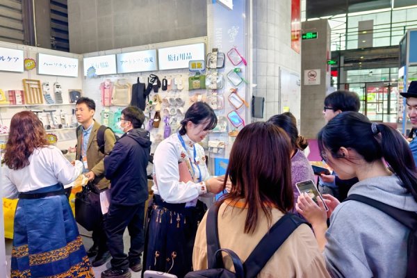 这两天非常担心中东亲友的安全！华交会首日，约旦客商说，中国有和平与安宁