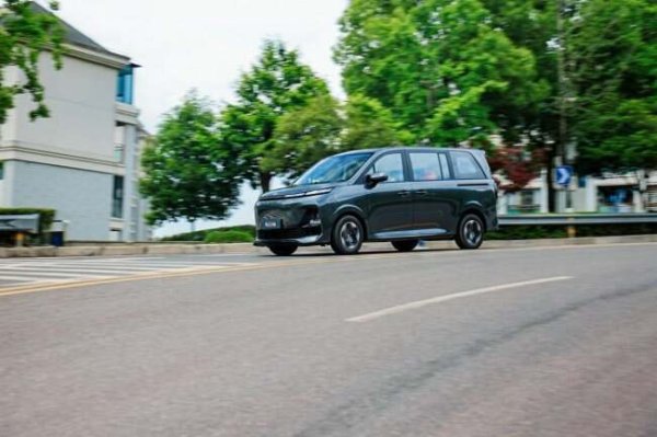 五大独有优势，向上V6重新定义商用车用户的“审美需求”