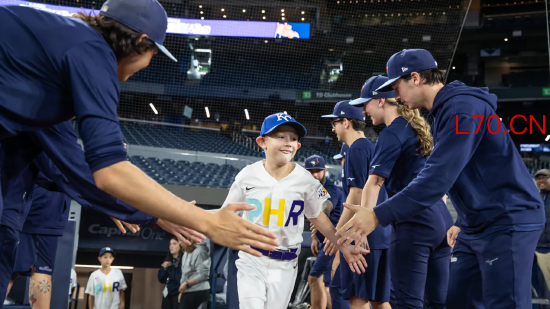 曼宁旗下私募收购NFL腰旗橄榄球授权运营公司，押注青少年体育赛道