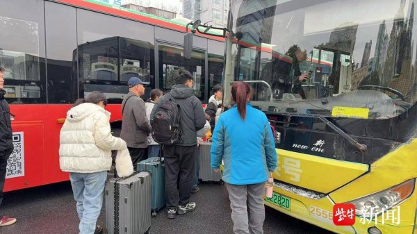 镇江公交多措并举精准发力，全力护航2026春季开学季师生出行