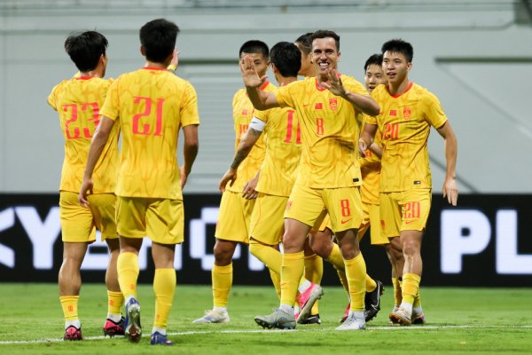 国足艰难守住下限! 43年15次战新加坡不败, 获3.25分+仍居世界第94